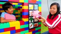 yan Pretend Play with Lego Vending Machine Healthy Snacks!!!