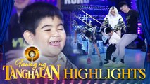 Yorme slips after trying to get his shoe | Tawag ng Tanghalan