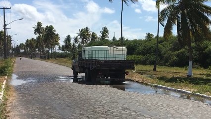 RODA DE CAMINHÃO DE ÁGUA ESTOURA ENTRE PITIMBU E ACAÚ