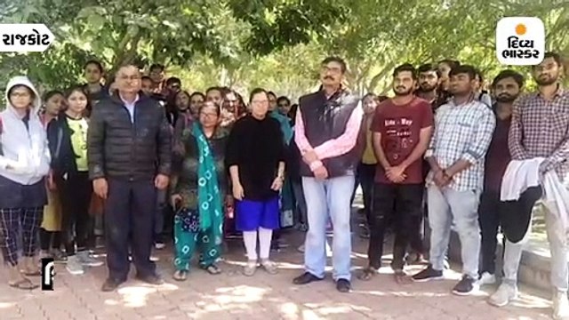 અંગ્રેજી ભવનમાં હોમ સાયન્સ ડિપાર્ટમેન્ટના હેડને ચાર્જ સોંપતા વિદ્યાર્થીઓએ શિક્ષણનો બહિષ્કાર કર્યો