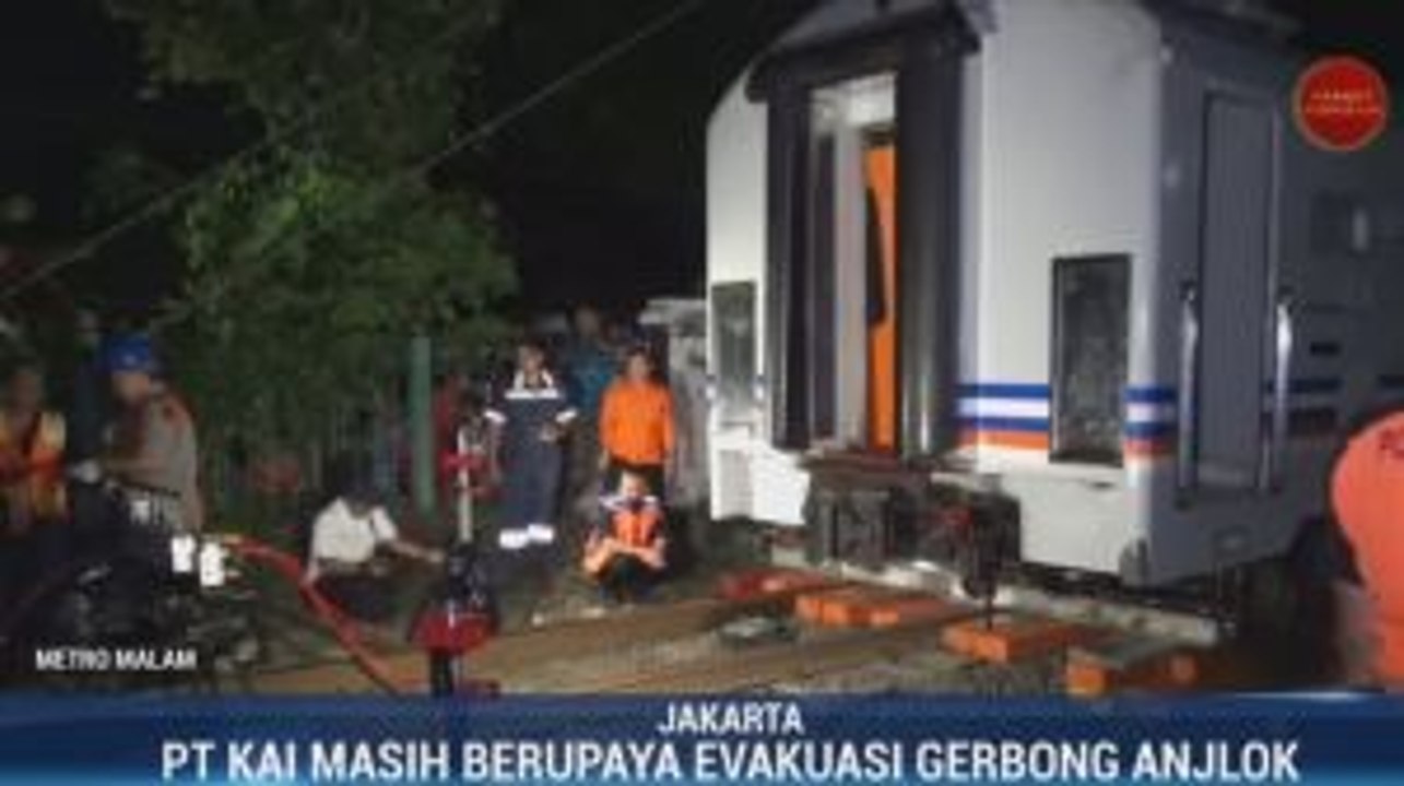 Kereta Api Semarang-Pasar Senen Anjlok
