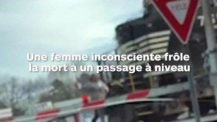 Elle frôle la mort avec un train à un passage à niveau