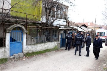 Evinde ölü bulunan kişinin ikametinden hırsızlık yaptıkları iddia edilen 2 zanlı tutuklandı