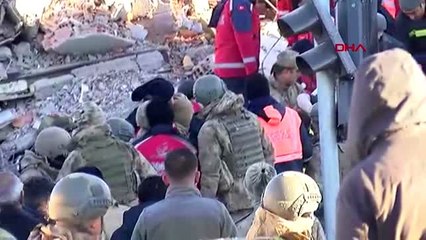 Elazığ'da bir kişi daha enkazdan kurtarıldı-2