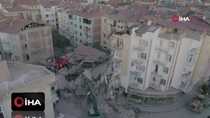 Elazığ’da 6.8 büyüklüğündeki depremin etkisi gün ağarınca ortaya çıktı