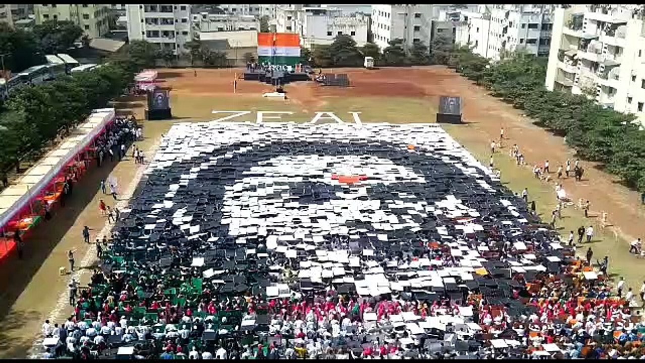 4 हजार विद्यार्थ्यांनी साकरली छत्रपती शिवाजी महाराजांसह जिजामातांची आकृती