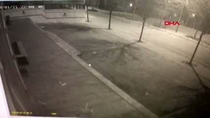 Arnavutköy'de bir markete el yapımı patlayıcı atıldı