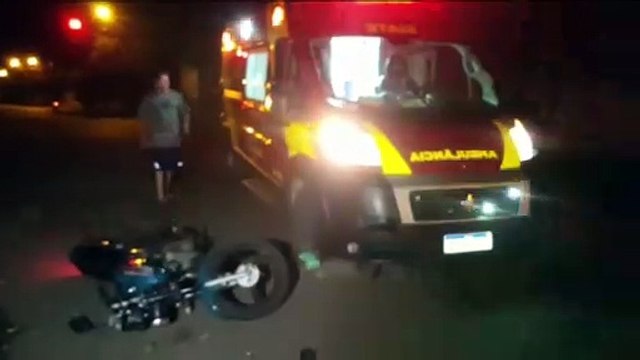 Motociclista de 23 anos é socorrido pelo Siate após colidir contra carro no Parque São Paulo