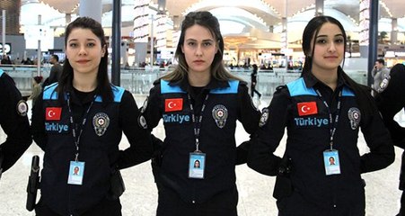 Pasaport polisleri yeni kıyafetlerini giydi! 'Turkey' yazısı 'Türkiye' olarak değiştirildi