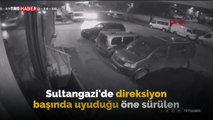 Uyuyakalan minibüs sürücüsü park halindeki 3 araca çarparak durdu