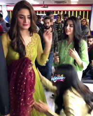 Hira Mani Almost Fell Down During Special Episode of Mere Pass Tum ho