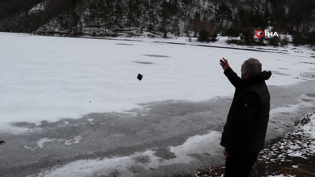 Boraboy Gölü’nün yüzeyi buz tuttu