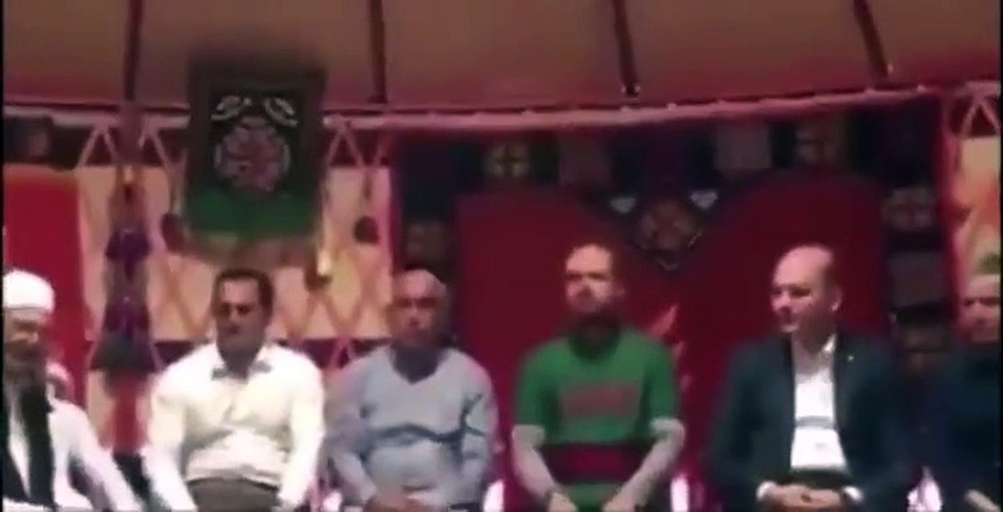 İlahi dinlerken Bilal Erdoğan ve Soylu...