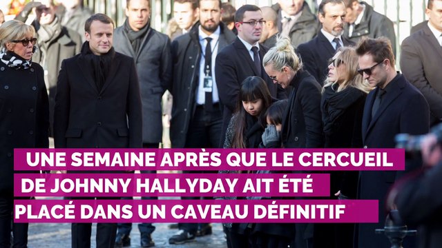 Laeticia Hallyday s'éclate au ski avec Jade, Joy, sa belle-fille Mathilde et... Kev Adams