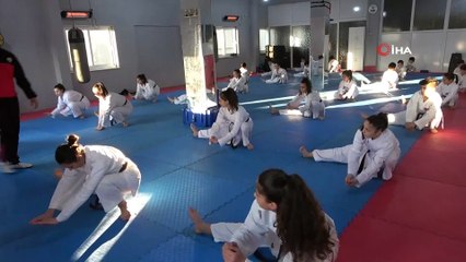 30 karateciden 27’si madalya kazanarak rakiplerine fark attı