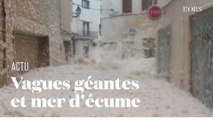 Des vagues géantes et une mer d'écume dans les rues espagnoles à cause de la tempête Gloria