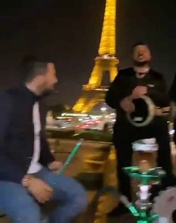 'Şeytan bunun neresinde...' deyip, Eyfel Kulesi’nin dibinde elini viskiyle yıkadı!