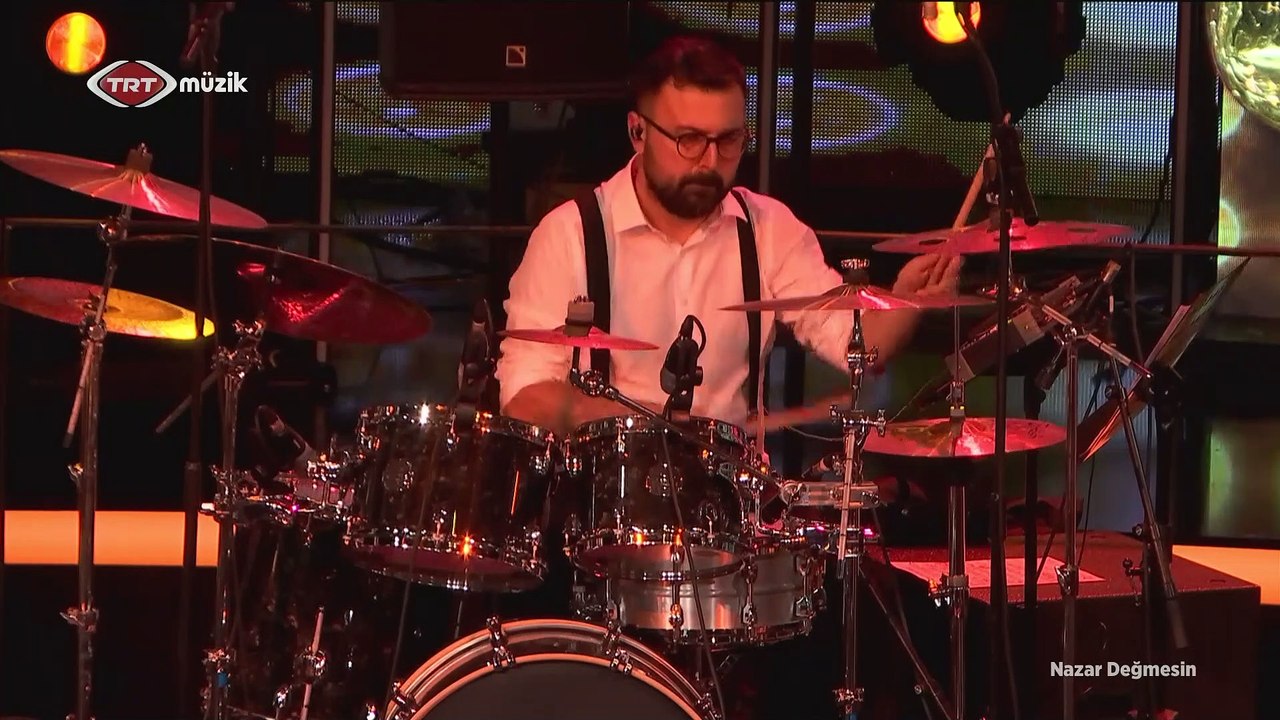 Sümer Ezgü | Niğde Bağları