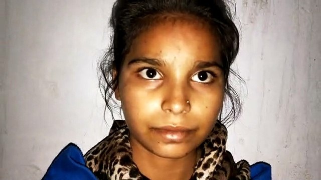 इटावा में घर से लापता बच्ची को पुलिस ने परिजनों के सुपुर्द किया