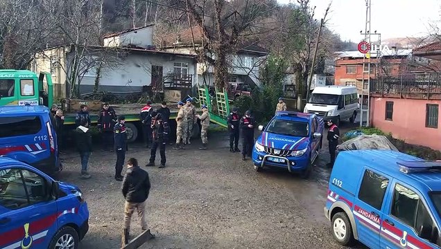 Kendisinden 3 gündür haber alınmayan kayıp kadını 100 kişilik ekip arıyor