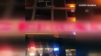 Kumar operasyonunda kaçarken atladığı balkonda mahsur kaldı