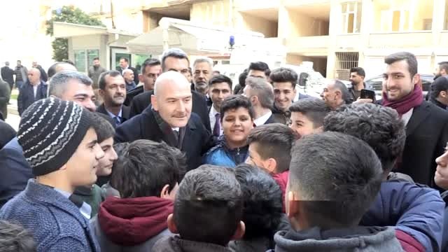 İçişleri Bakanı Soylu, Kızıltepe'de ziyaretlerde bulundu