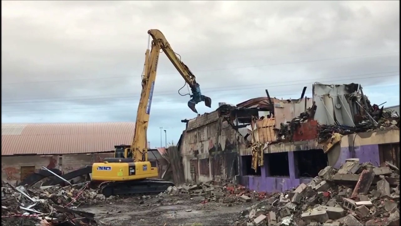 Pelle à chenilles KOMATSU PC 240 avec pince de tri ARDEN - Matériel CFE Location