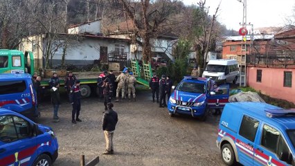 3 gündür haber alınamayan Asiye, evine 50 metre uzaklıktaki odunlukta bulundu