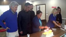 Antalya uğur acar, yüz naklinin 8'inci yılını pasta keserek kutladı