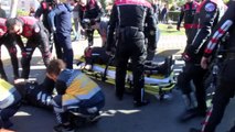 Antalya lastiğine parlatıcı sıkılan motosiklet devrildi: 2 polis yaralı