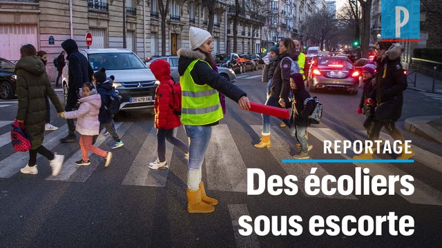 Mort d’une fillette de 11 ans : les parents font la circulation pour protéger les écoliers