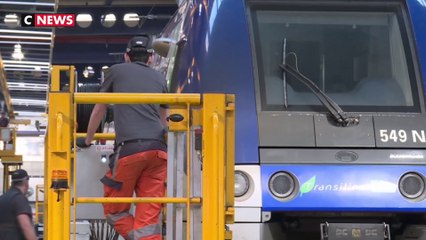 À Noisy-le-Sec, les techniciens de la SNCF préparent les trains à la sortie de grève