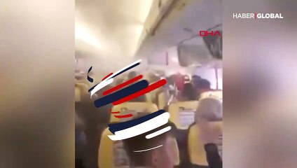 Uçağın içi dumanla doldu… Panik anları kamerada
