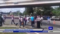 Educadores cierran la vía en Divisa - Nex Noticias
