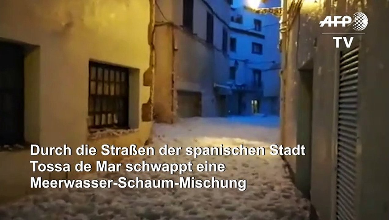 Sturm 'Gloria' sorgt für Schaum-Überschwemmung