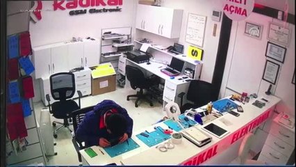 Telefon bataryasının patlama anı kameraya yansıdı