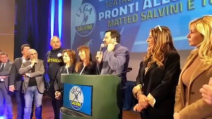 Скачать видео: Calabria, Salvini a Catanzaro- La -Ndrangheta la combattiamo paese per paese (22)