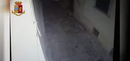 Скачать видео: Canosa di Puglia - Si finge avvocato per truffare anziani, arrestato 29enne napoletano (22.01.20)