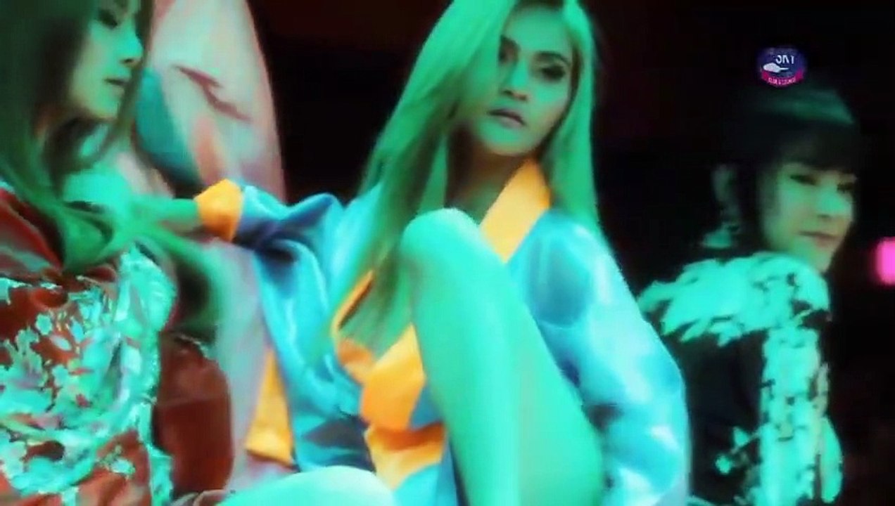 Dj Hot 2019 With Sexy Dancer