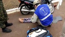 Pai e filha ficam feridos após queda de moto, na Avenida Rocha Pombo