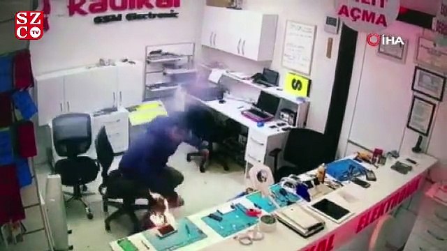 Batarya patladı, cep telefonu tamircisi ölümden döndü