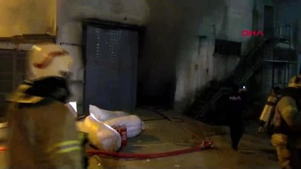 Esenyurt'ta mobilya imalathanesinde yangın