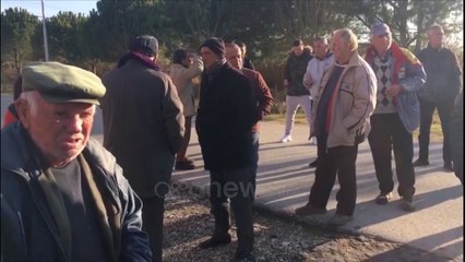 Ora News - Fier, protestë kundër OSHEE: Na faturojnë më shumë nga sa harxhojmë