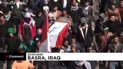 شاهد: مئات العراقيين يشيعون جثمان ناشطة قتلت في البصرة