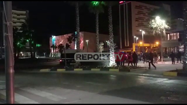 Report TV -'Blindohet' Vlora, vijojnë kontrollet e rëndësishme për kapjen e 'të shumëkërkuarve'