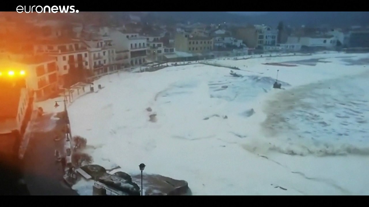 Todbringendes sturmtief gloria: 14-meter-brecher prallen auf mallorca