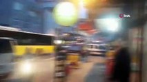 Hızla ilerleyen minibüsün içinde yolcu olan İETT otobüsüne çarptığı anlar kamerada