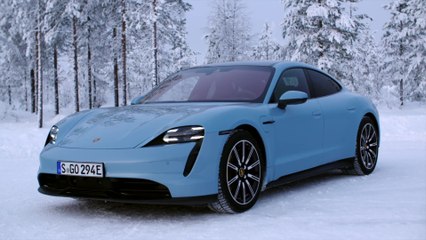 Porsche Taycan 4S Design in Frozen Blue
