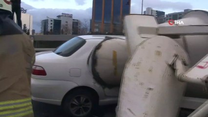 Bağcılar'da Beton Mikseri Devrildi
