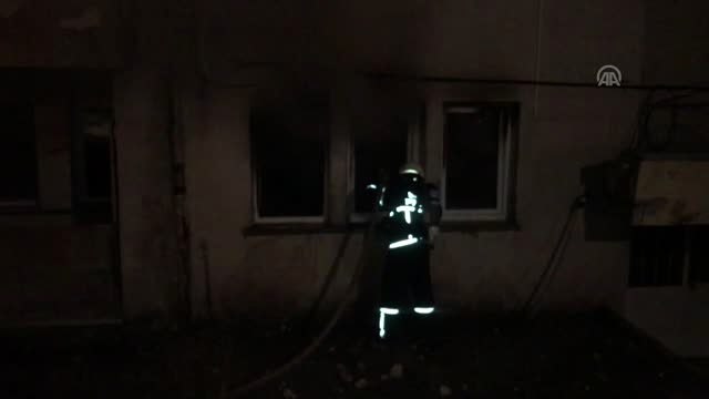 Metruk binada çıkan yangın itfaiye ekiplerince söndürüldü